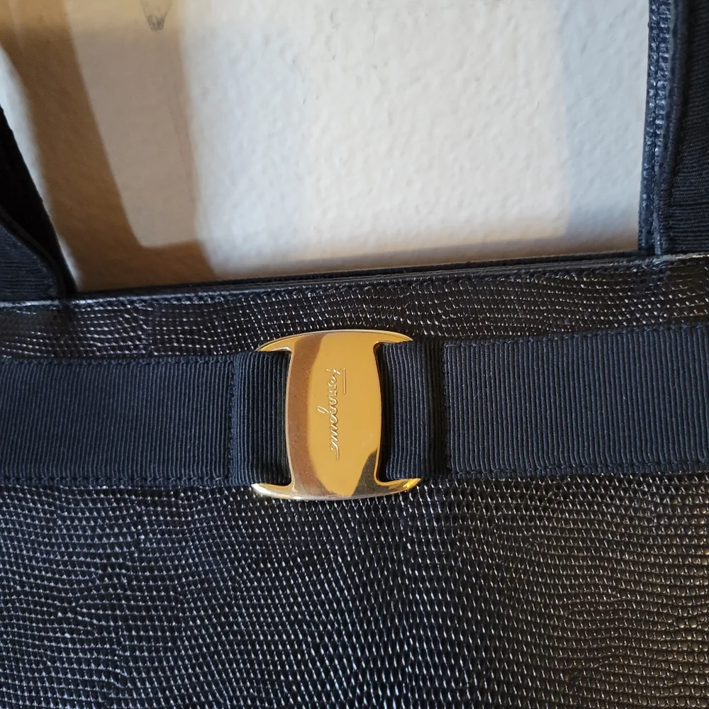 SALVATORE FERRAGAMO VALA LEATHER TOTE BAG - Picture 11 of 11